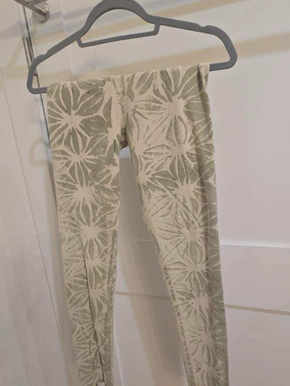 Floral Print Leggings in Sage and Cream